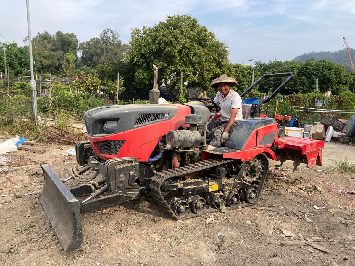 50匹拖拉機開入信芯園