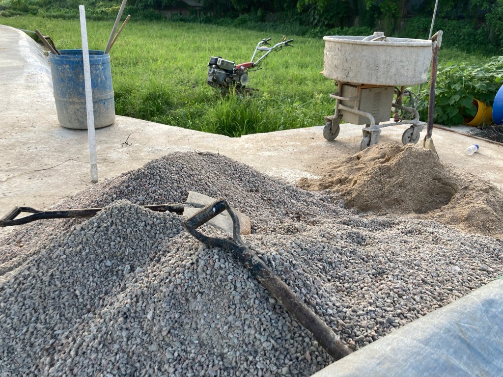 將台灣相思木碎鋪滿田基：是轉廢為用、還是期許農村接收城市廢料？