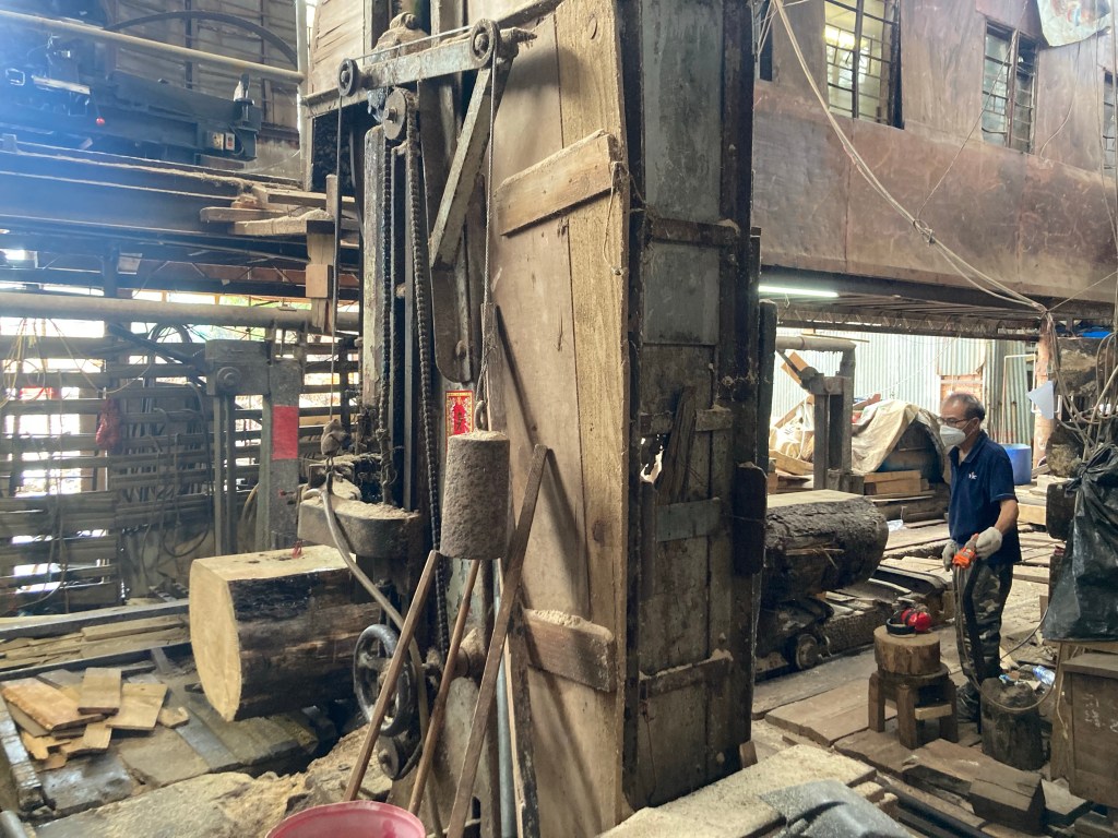 志記鎅木廠遷拆死線 地政土木建議碎木機清場