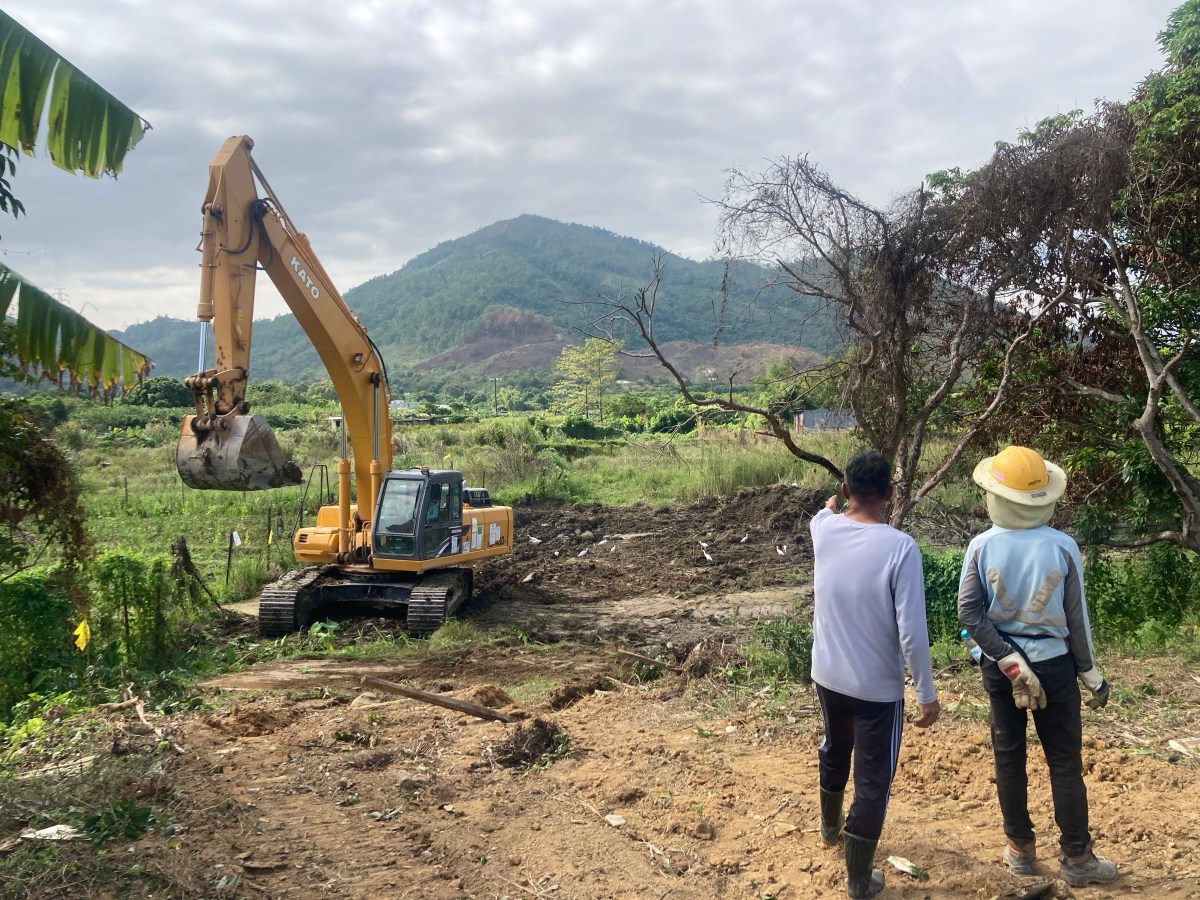 推土機下的對話